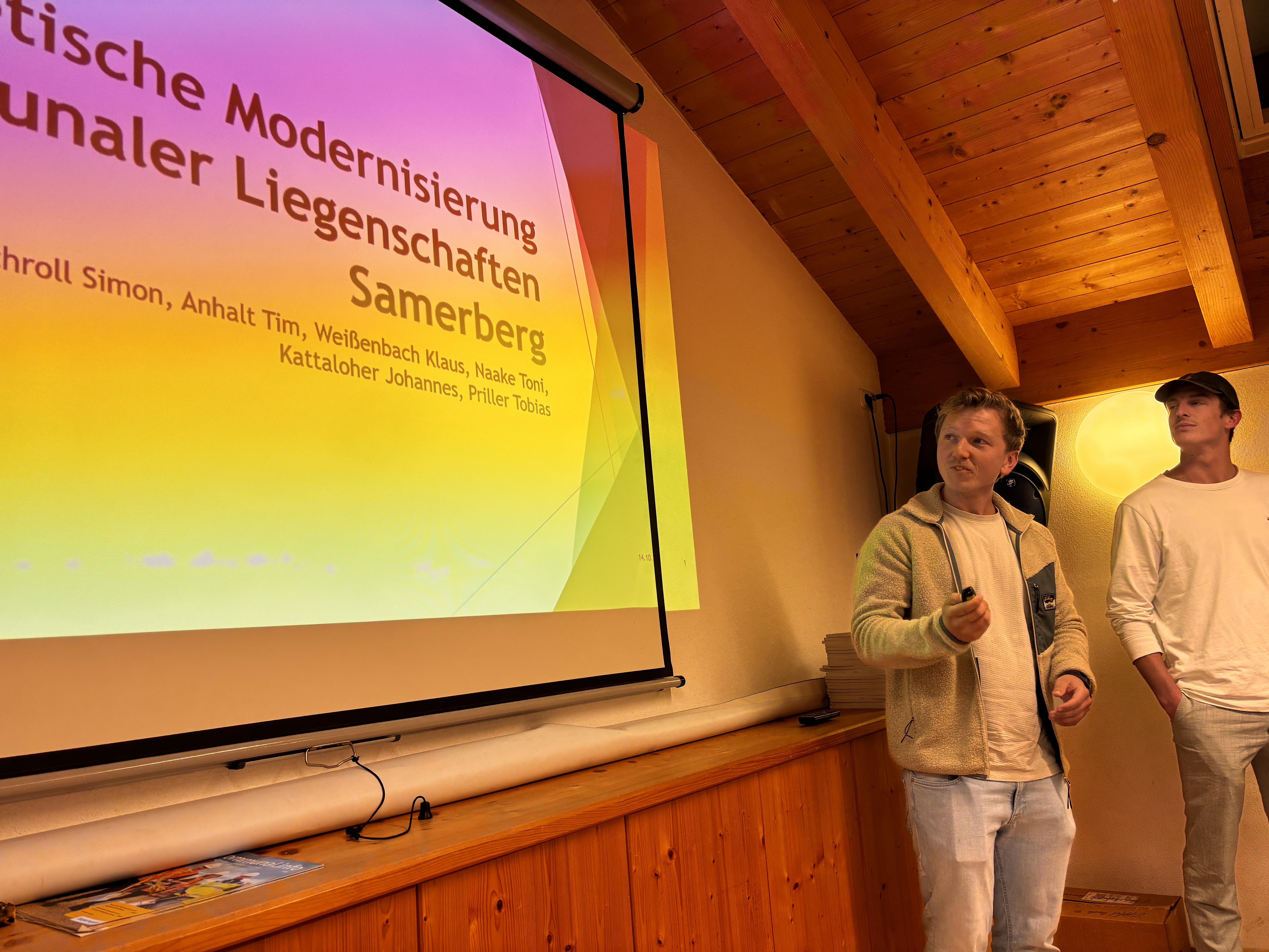 Studenten der TH Rosenheim stellen ihre untersuchung im Gemeinderat vor